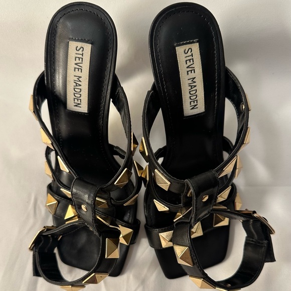 STEVE MADDEN BLACK WITH GOLD STUDS CAPRI SANDLE HEEL, SIZE 7 - Picture 2 of 10